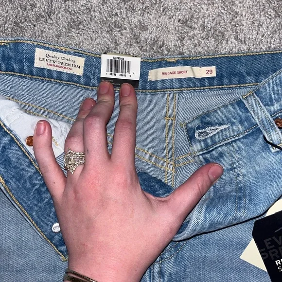Levi’s Ribcage Jean Shorts